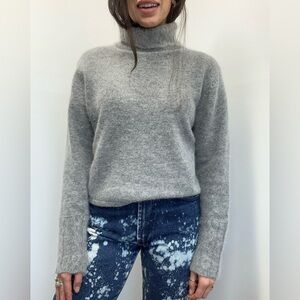 Vintage 90’s Gray Lambswool Angora Boxy Fit Turtleneck Sweater Size M